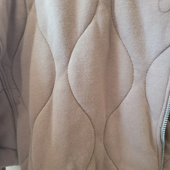 Abercrombie & Fitch Quilted Bomber Jacket -  Tan/Beige - Picture 4 of 12